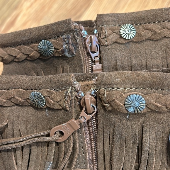 Minnetonka 3 Layer Fringe Boot milk chocolate Brown Size 4 kids retired color - Picture 7 of 9